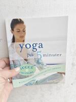 Yoga p&aring; 5 minuter : enkla och sk&ouml;na &ouml;vningar till vardags