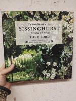 Tr&auml;dg&aring;rden p&aring; Sissinghurst : f&ouml;rvalta och f&ouml;rnya