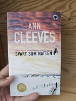 Svart som natten - Shetland bok 1