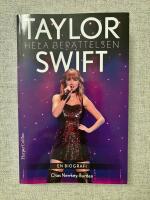 TAYLOR SWIFT: HELA BER&Auml;TTELSEN [Mer &auml;n pop. Ett fenomen som f&ouml;r&auml;ndrade musikindustrin.]