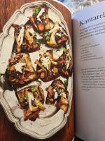 Naturens skafferi : recept med smaker fr&aring;n skog och mark