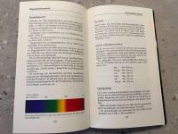 Klart f&ouml;r tryck : grafisk grundkunskap f&ouml;r alla som sysslar med trycksaker : en bok om manus, s&auml;ttning, repro, tryckning, typografi m m