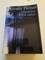 H&auml;ndelser vid vatten : [roman]