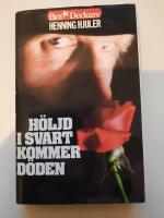 H&ouml;ljd i svart kommer d&ouml;den