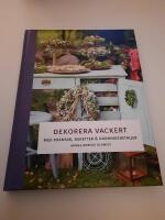 Dekorera vackert :  med kransar, buketter och dukningsdetaljer