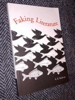 Faking Literature &ndash; [Inneh&aring;ller: 1. Sampling the spurious; 2. Framing literary forgery; 3. Cultivating spuriosity; 4. Faultlines of authorship; 5. Fantasies of originality; 6. Rhetorics of inauthenticity; 7. Fake literature as critique]