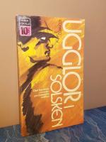 Ugglor i solsken &ndash; En roman om maffian &ndash; "Den ber&ouml;mda romanen om italienska maffian" &ndash; ["Il giorno della civetta" (1961) i svensk &ouml;vers&auml;ttning]