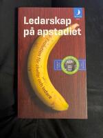 Ledarskap p&aring; apstadiet : evolution f&ouml;r chefer och ledare