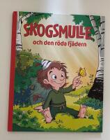 Skogsmulle och den röda fjädern