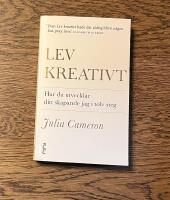 Lev kreativt : hur du utvecklar ditt skapande jag i tolv steg