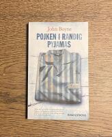 Pojken i randig pyjamas