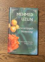 Granat&auml;ppelblomning : ess&auml;er om ber&auml;ttande, l&auml;ngtan, sorg