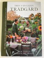 Året i en liten trädgård