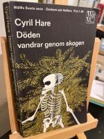 D&ouml;den vandrar genom skogen