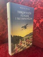 Tordyveln flyger i skymningen