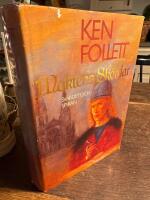 Sv&auml;rdet och spiran : [roman]