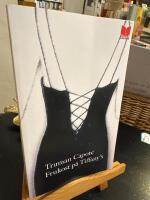 Frukost p&aring; Tiffany&acute;s  : en kort roman och tre noveller