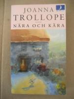N&auml;ra och k&auml;ra : [roman] (M&aring;npocket)