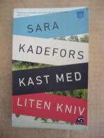 Kast med liten kniv