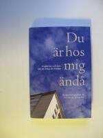 Du &auml;r hos mig &auml;nd&aring; : Ungdomar och barn om att mista en f&ouml;r&auml;lder
