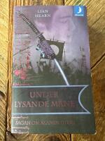Under lysande m&aring;ne