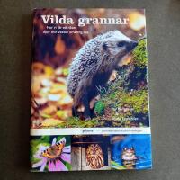 Vilda grannar : Hur vi f&aring;r ett rikare djur- och v&auml;xtliv omkring oss