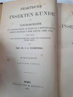 Praktische Insekten-Kunde oder Naturgeschichte aller derjenigen Insekten, mit welchen wir in Deutschland nach den bisherigen Erfahrungen in n&auml;herere Ber&uuml;hrung kommen k&ouml;nnen nebst Angabe der Bek&auml;mpfungsmittel gegen die sch&auml;dlichen unter ihnen I-V (Komplett samlad i tv&aring; volymer)