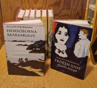 August Strindberg : Strindbergs m&auml;sterverk i urval (Komplett, 8 b&ouml;cker): 1. R&ouml;da rummet. 2. Det nya riket / Sagor / Blomsterm&aring;lningar och djurstycken. 3. Svenska &ouml;den och &auml;ventyr I. 4. Svenska &ouml;den och &auml;ventyr II. 5. Giftas. 6. Tj&auml;nstekvinnans son / Ensam. 7. Hems&ouml;borna / Sk&auml;rkarlsliv. 8. Fr&ouml;ken Julie och andra sk&aring;despel / M&auml;ster Olof / Fadren / Ett dr&ouml;mspel.