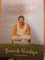 Yoga &auml;r min terapi : yogaprogram f&ouml;r din kroppstyp baserat p&aring; ayurveda
