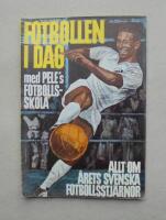 Fotbollen i dag 1963 med Pel&eacute;s fotbollsskola.