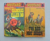 2 st v&auml;sternpocket i serien Mustang: Nr 221; Tv&aring; red mot d&ouml;den av Emerson Dodge och Nr 222; H&auml;mnas eller d&ouml; av Scott McLure.