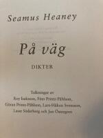 Heaney, Seamus/P&aring; v&auml;g : Dikter