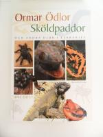 Ormar, &ouml;dlor, sk&ouml;ldpaddor och andra djur i terrariet