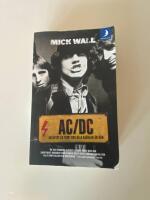 AC/DC : helvetet &auml;r tomt och alla dj&auml;vlar &auml;r h&auml;r