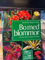 Bo med blommor : hur man v&auml;ljer och odlar rumsv&auml;xter