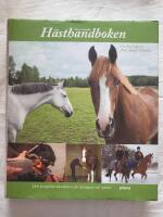 Den svenska h&auml;sthandboken : den kompletta handboken f&ouml;r h&auml;st&auml;gare och ryttare