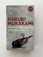 F&aring;geln som vrider upp v&auml;rlden : [roman]