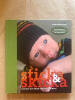 Sticka & skicka - var med och v&auml;rm v&auml;rldens minsta : [beskrivningar och inspiration f&ouml;r nyb&ouml;rjare och stickfantaster!]