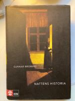 Nattens historia : nordiskt m&ouml;rker och ljus under tusen &aring;r