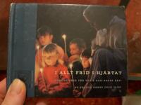 I allt frid i hj&auml;rtat : meditationer f&ouml;r varje dag under &aring;ret