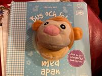 Bus och lek med apan