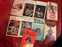 Nio Agatha Christie pocket