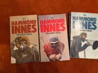 12 Hammond Innes p&aring; engelska