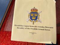Heraldiska vapen inom det svenska f&ouml;rsvaret = Heraldry of the Armed forces of Sweden