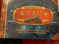 T&aring;g : v&auml;rldsber&ouml;mda t&aring;g och j&auml;rnv&auml;gar - en resa med dra-ut-sidor och bilder i genomsk&auml;rning