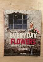Everyday Flowers : blomsterprakt av k&ouml;pt och plockat