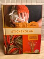 Stickskolan : allt du beh&ouml;ver veta om stickning: teknik, material och metoder