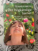 Det h&ouml;gk&auml;nsliga barnet : att v&auml;xa och m&aring; bra i en &ouml;verv&auml;ldigande v&auml;rld