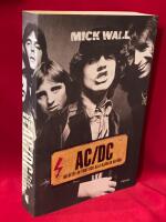 AC/DC : helvetet &auml;r tomt och alla dj&auml;vlar &auml;r h&auml;r