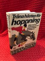 Tr&auml;na h&auml;sten f&ouml;r hoppning : v&auml;lja ungh&auml;st, inridning och v&aring;rd, t&auml;vlingsridning, banbyggnad